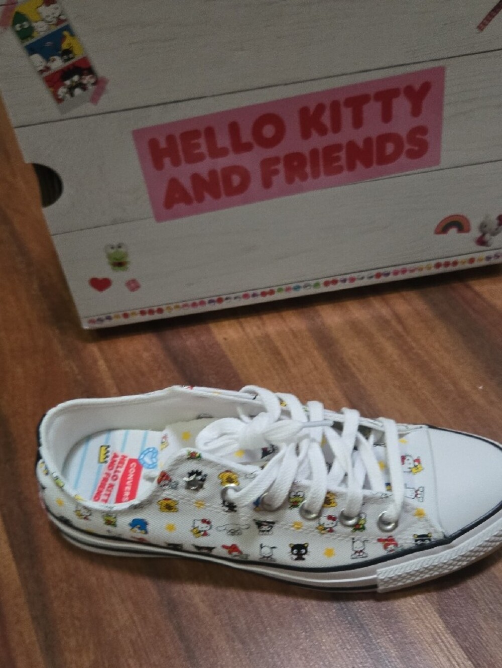 Converse  Low-Top Sneakers with Multicolor Cartoon Print Hello Kitty Sanrio Sz 8 - Picture 12 of 12